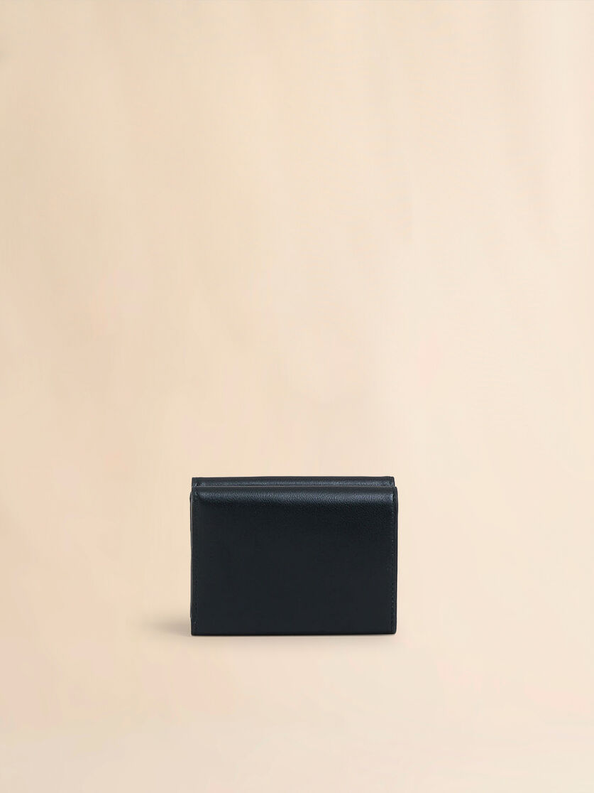 Portafoglio tri-fold in pelle nera con logo Marni in rilievo - Portafogli - Image 3