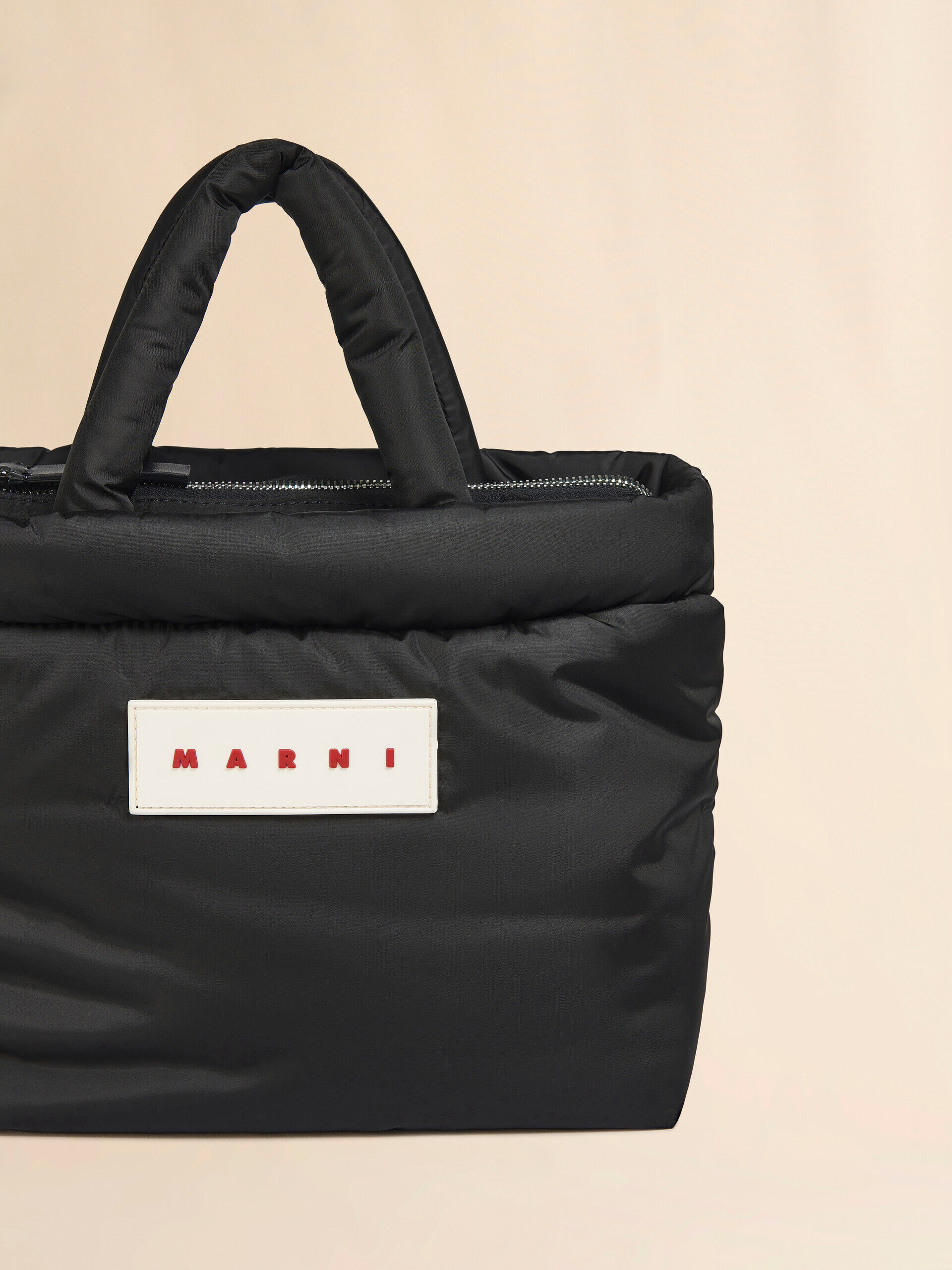 ブラック Puff スモールトートバッグ | Marni