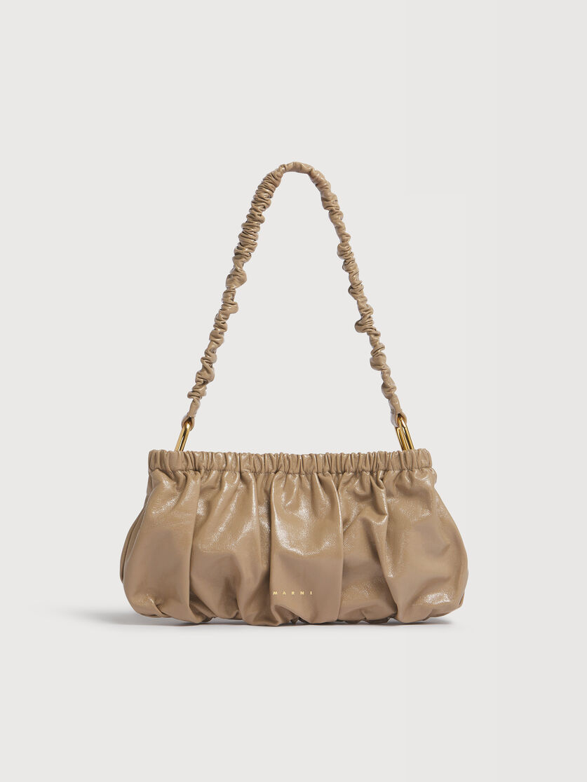 Clutch aus taupefarbenem, gerafftem Leder, Image 1