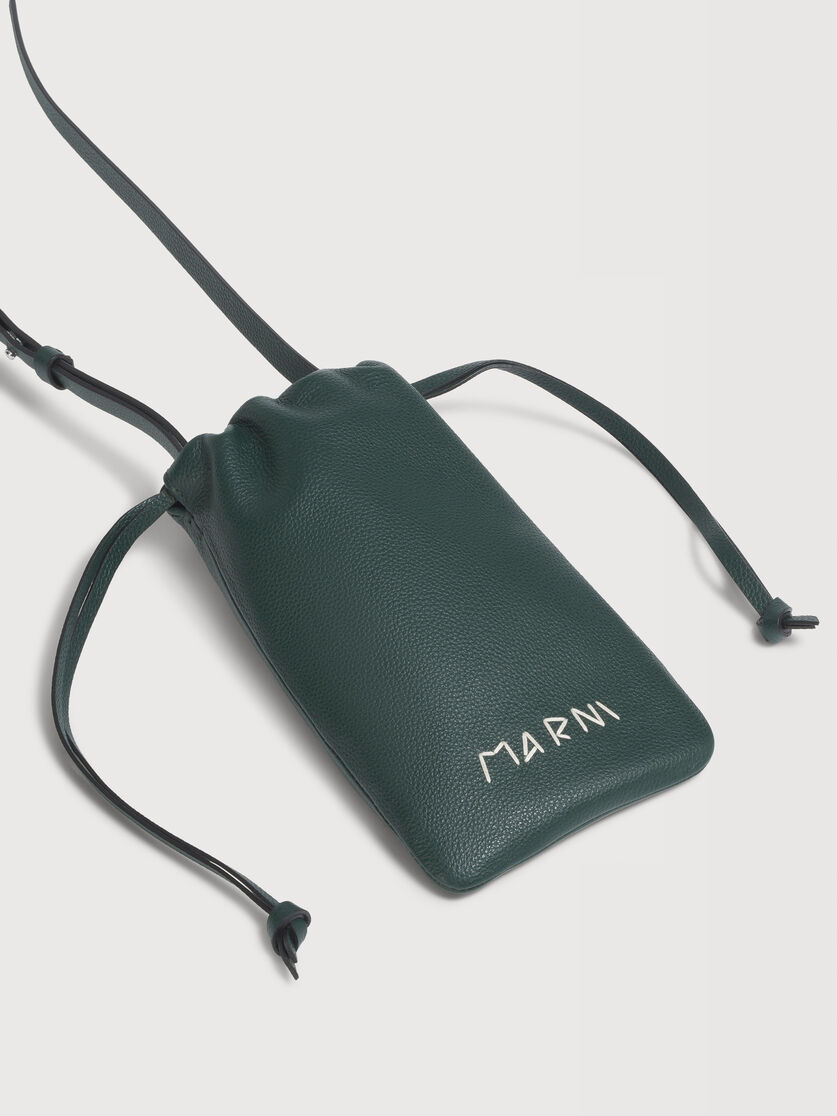 ディープグリーン レザー製ドローストリング付きスマホホルダー、マルニメンディング入り, Image 4