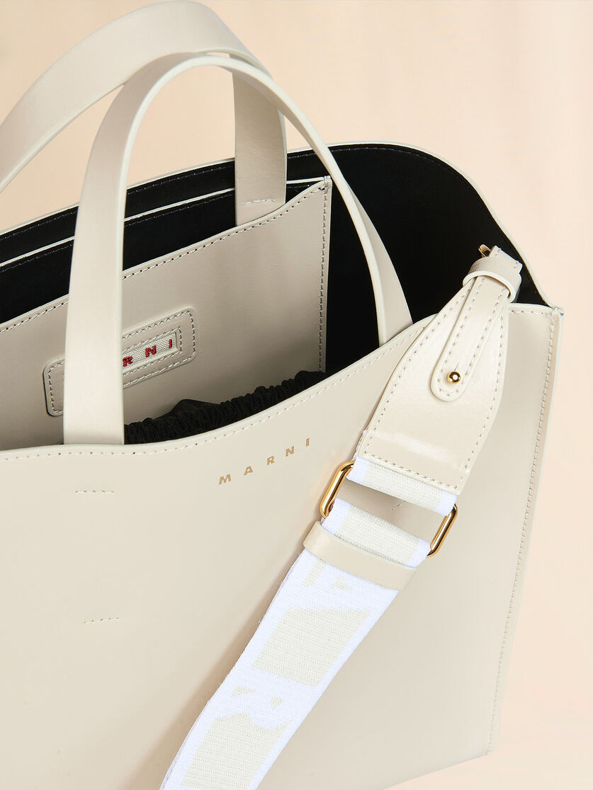 Kleine Tasche Museo aus cremefarbenem Leder | Marni 