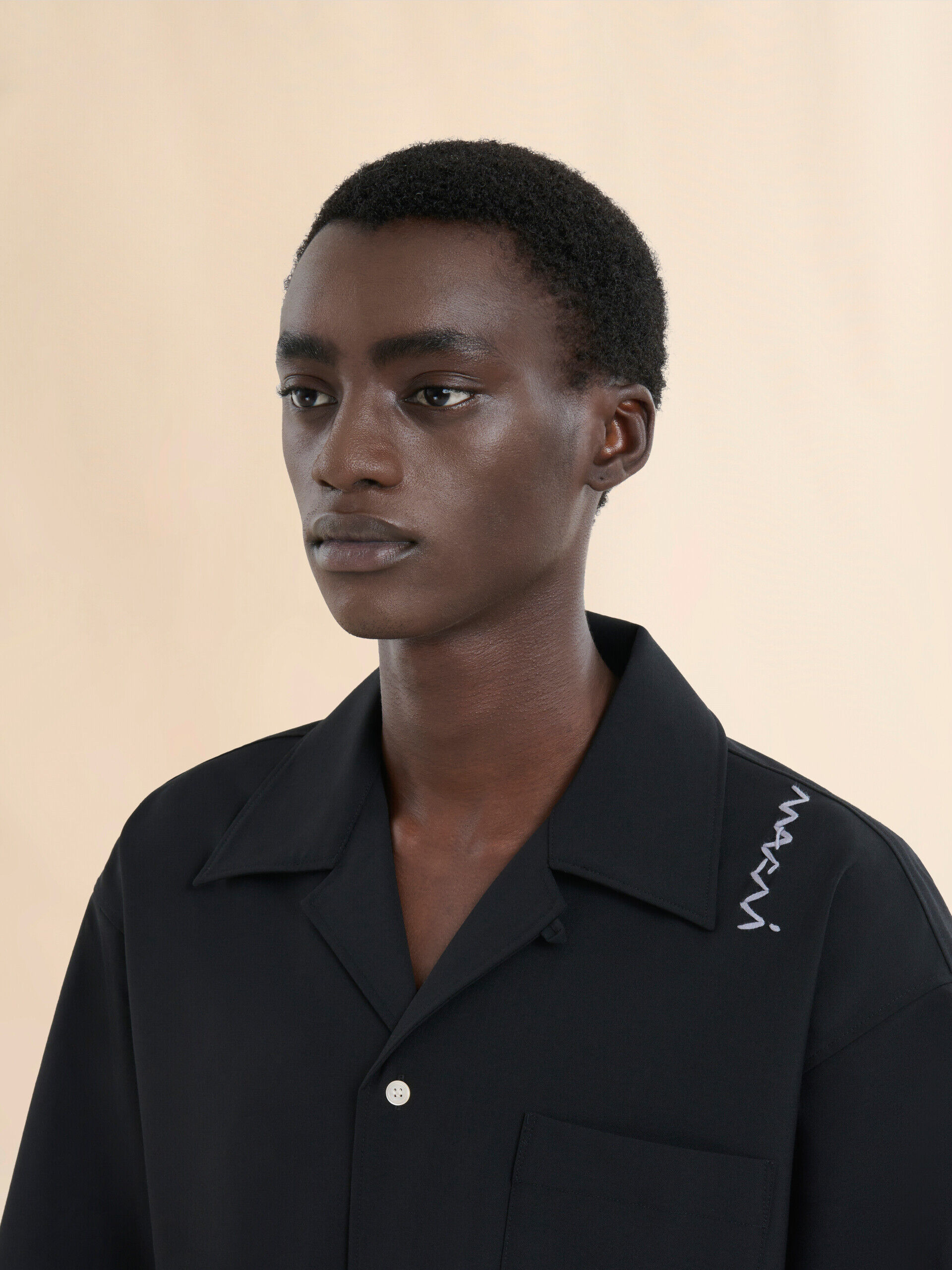 ブラック ウール混ボウリングシャツ、マルニシンボル入り | Marni