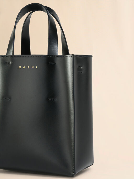 Museo small bag in black leather - Shopping Bags