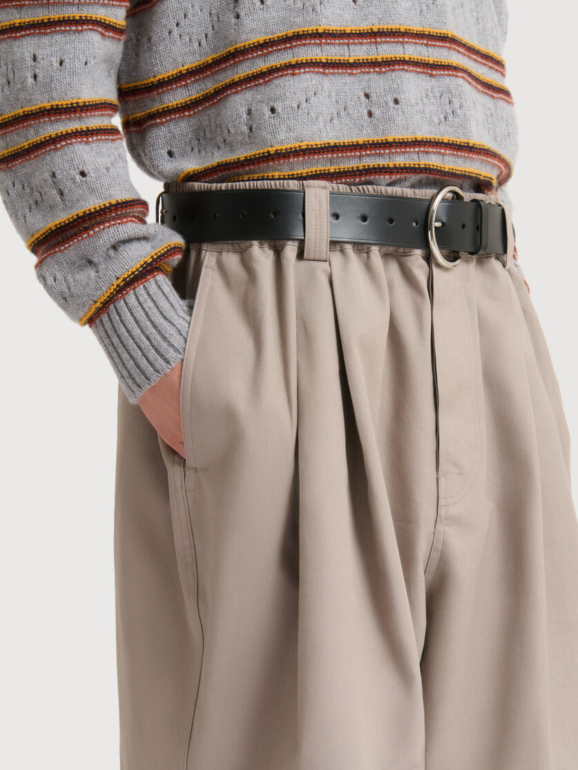 Gray canvas shorts with pleats, Image 5