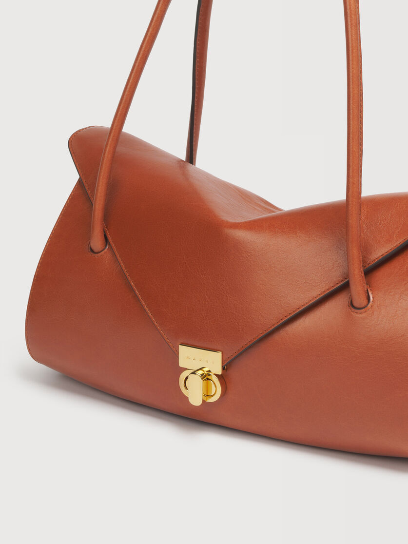 Brown leather E/W shoulder bag, Image 4