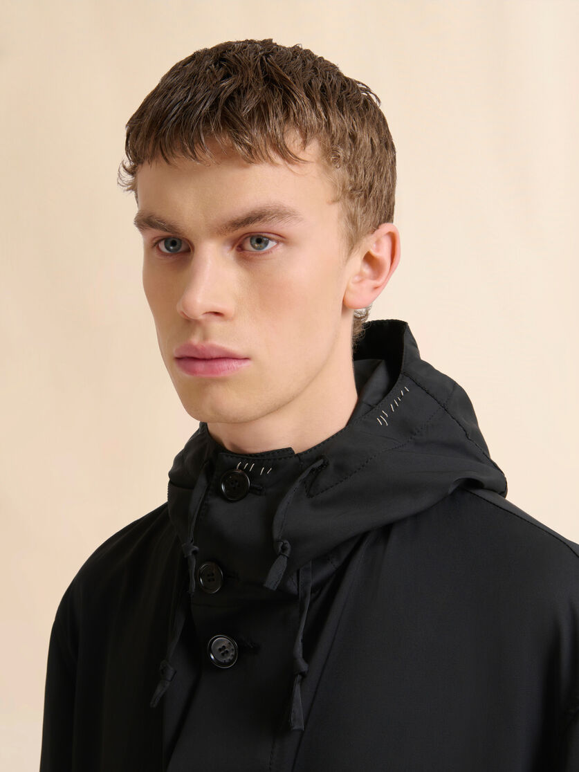 Schwarzer wasserabweisender Parka aus Taft - Mäntel - Image 4