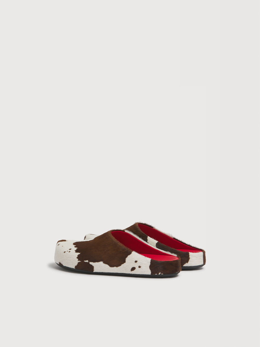 White and brown cow-print ponyhair Fussbett sabot, Image 3