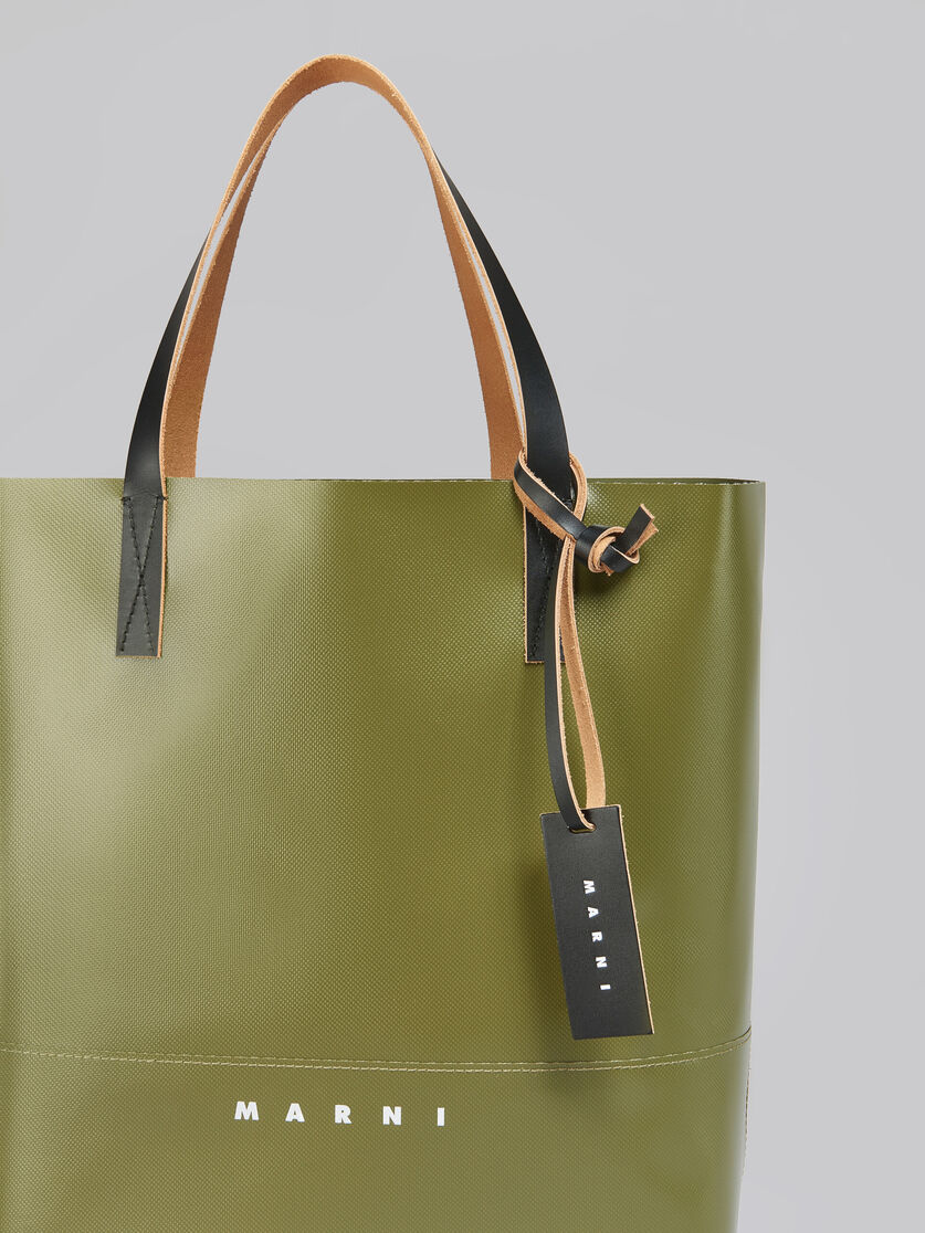 Grüner offener Shopper mit Marni-Anhänger | Marni