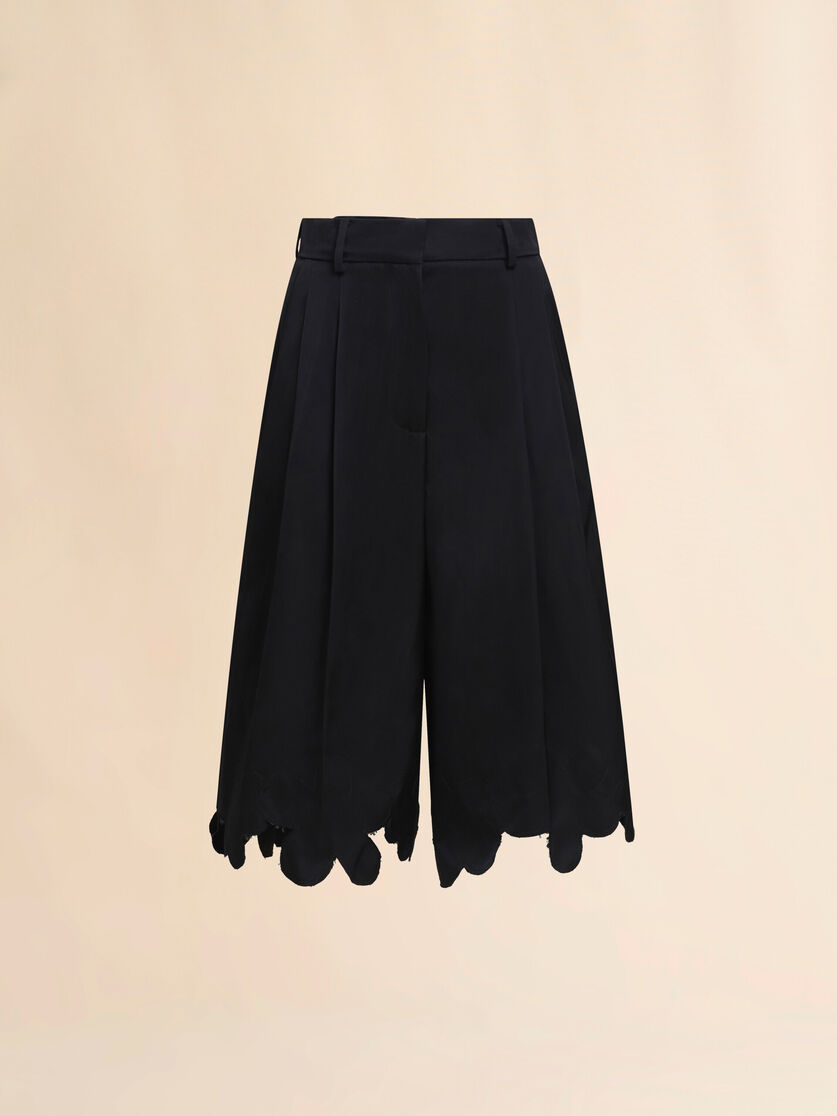 Duchesse-Bermudashorts mit gewelltem Saum - Hosen - Image 1
