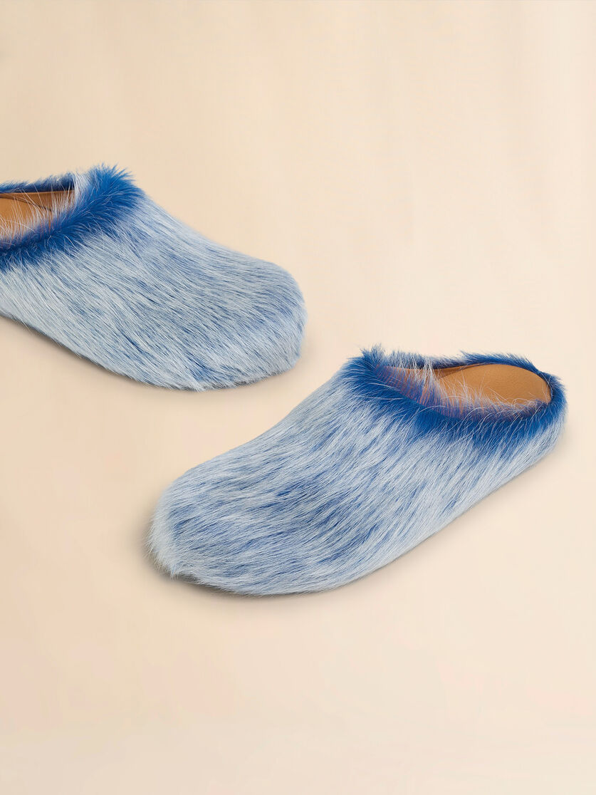 Blau-graue Fußbett-Sabots aus Kalbsfell - Holzschuhe - Image 4