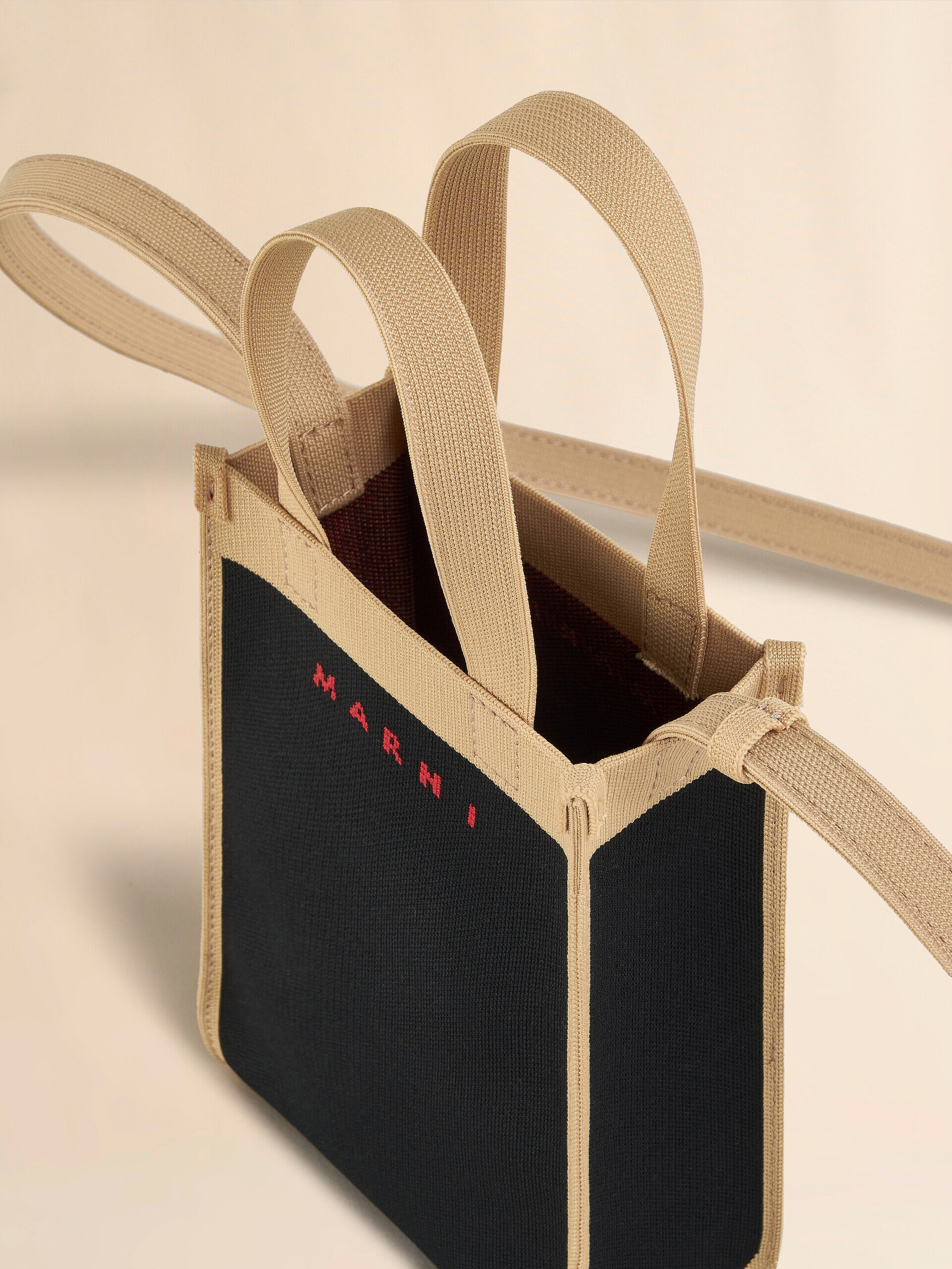 送料関税込★MARNI★レディース ジャカードミニバッグ★ ブラック、ベージュ ジャカード製ミニショルダーバッグ | Marni
