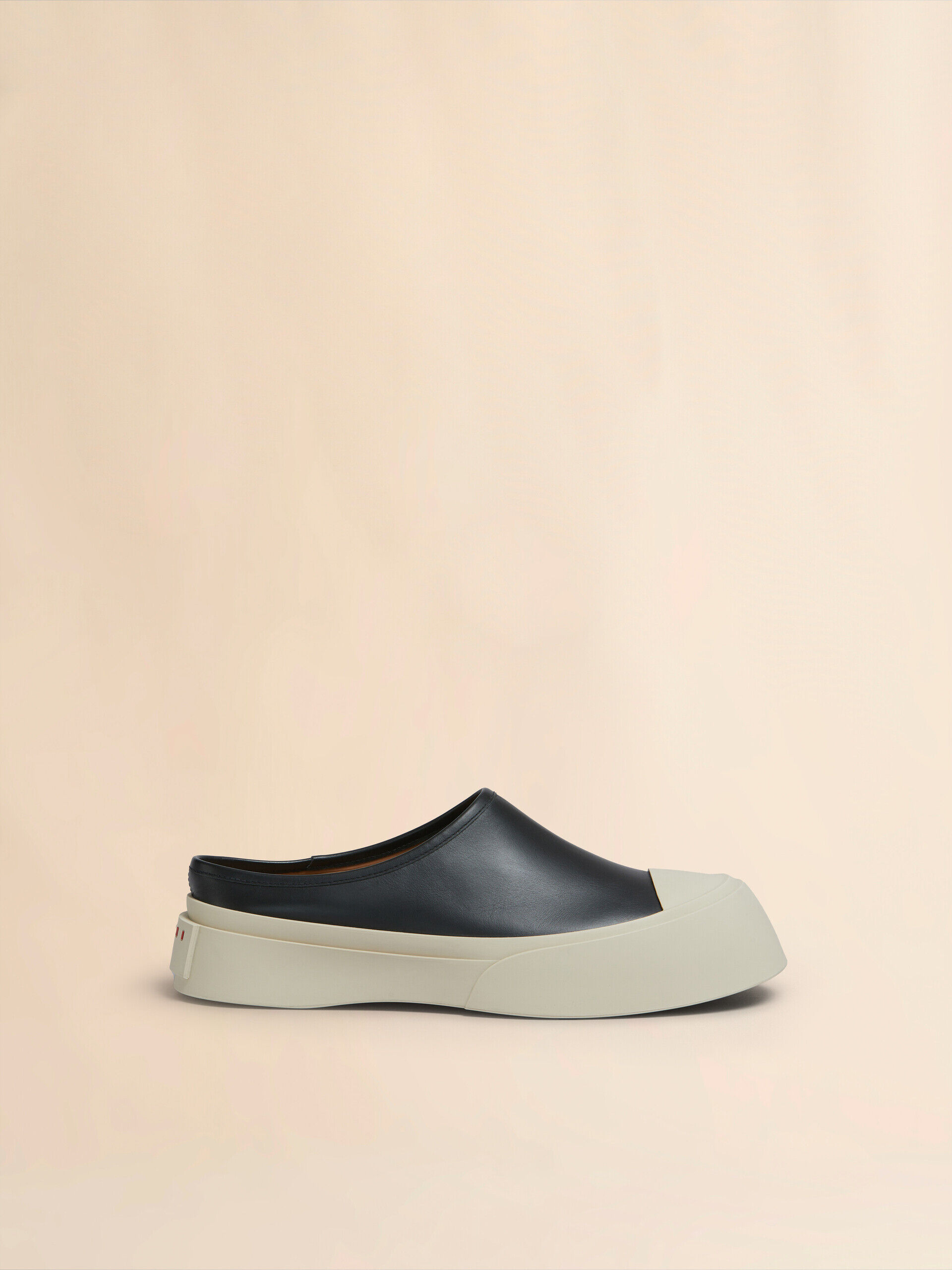ブラックレザー パブロ チェルシーブーツ | Marni