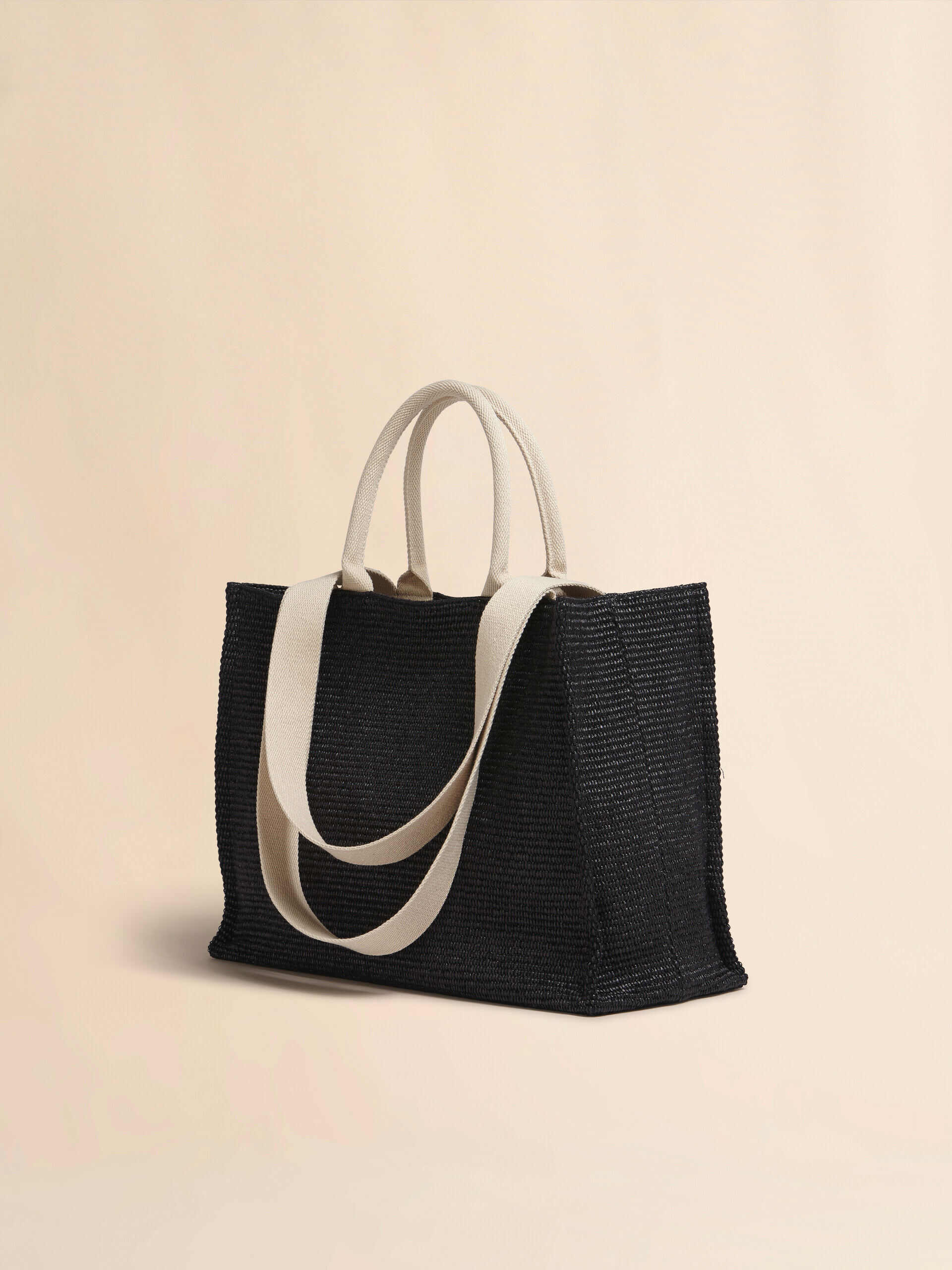 程度良好　使用少　marni　マルニ　サコッシュ　ホワイト＆ブラック MARNI マルニ ストライプミニショルダーバッグ SHMH0106A0 TN296