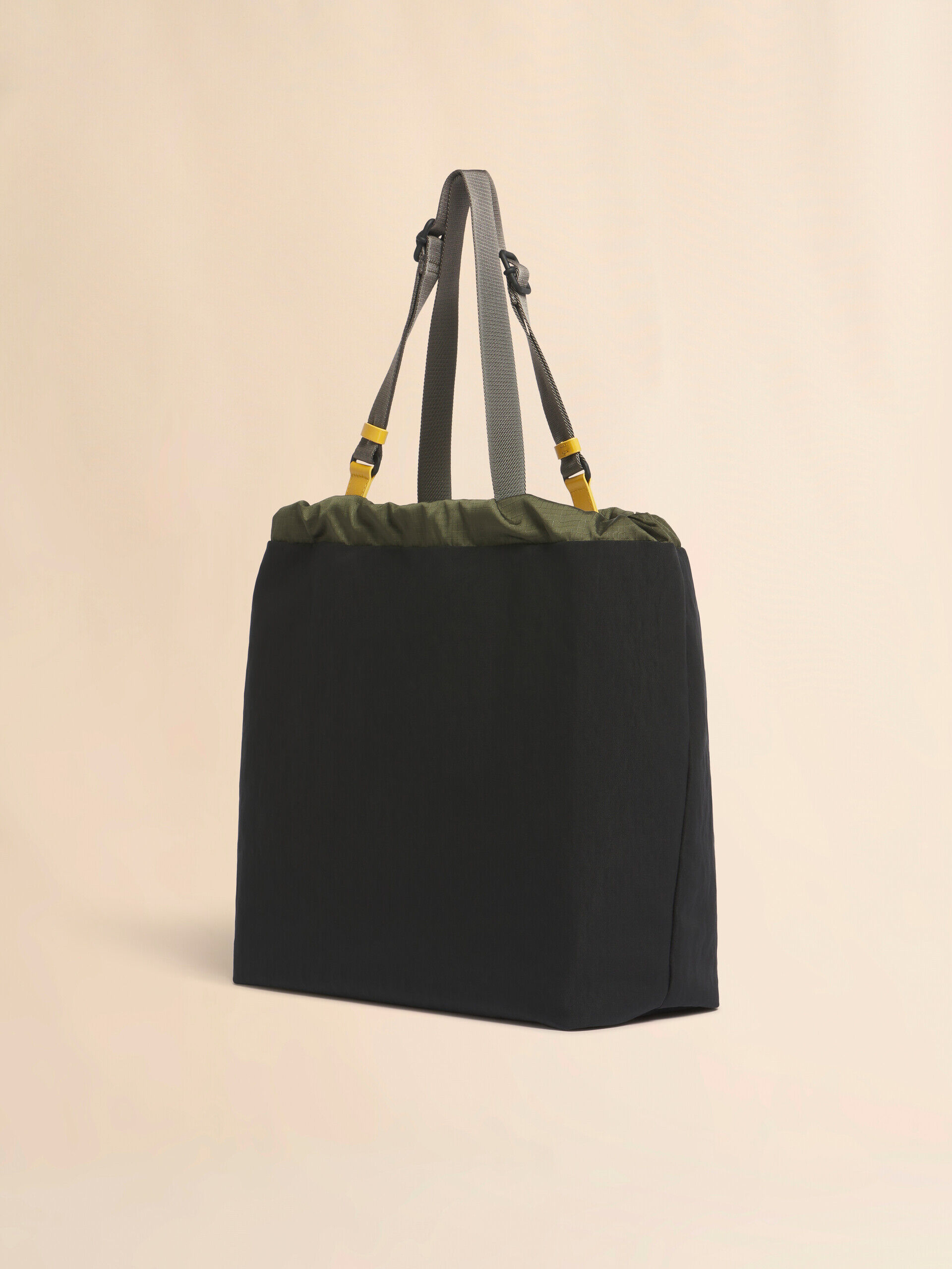 MARNI ブラック トートバッグ MARNI(マルニ)｜MARNI タグ付きショッピングバッグ/ブラック の通販
