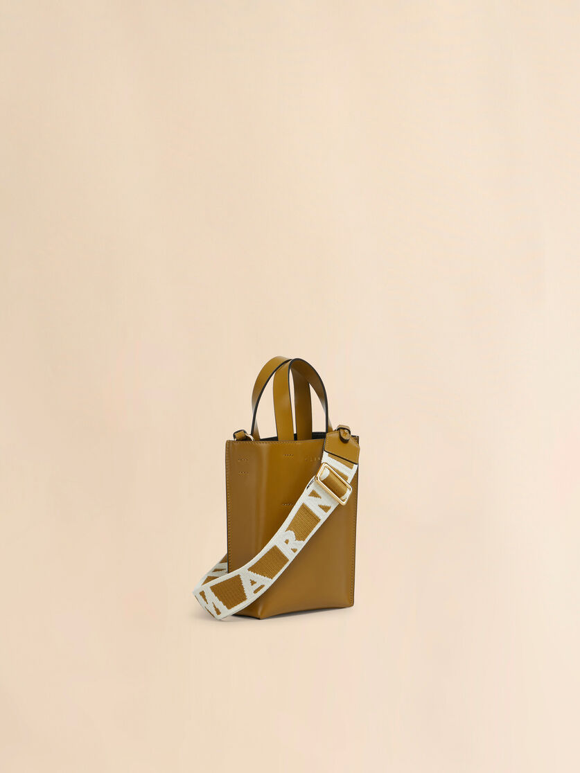 Nano-Tasche MUSEO aus hellblauem Leder - Shopper - Image 5