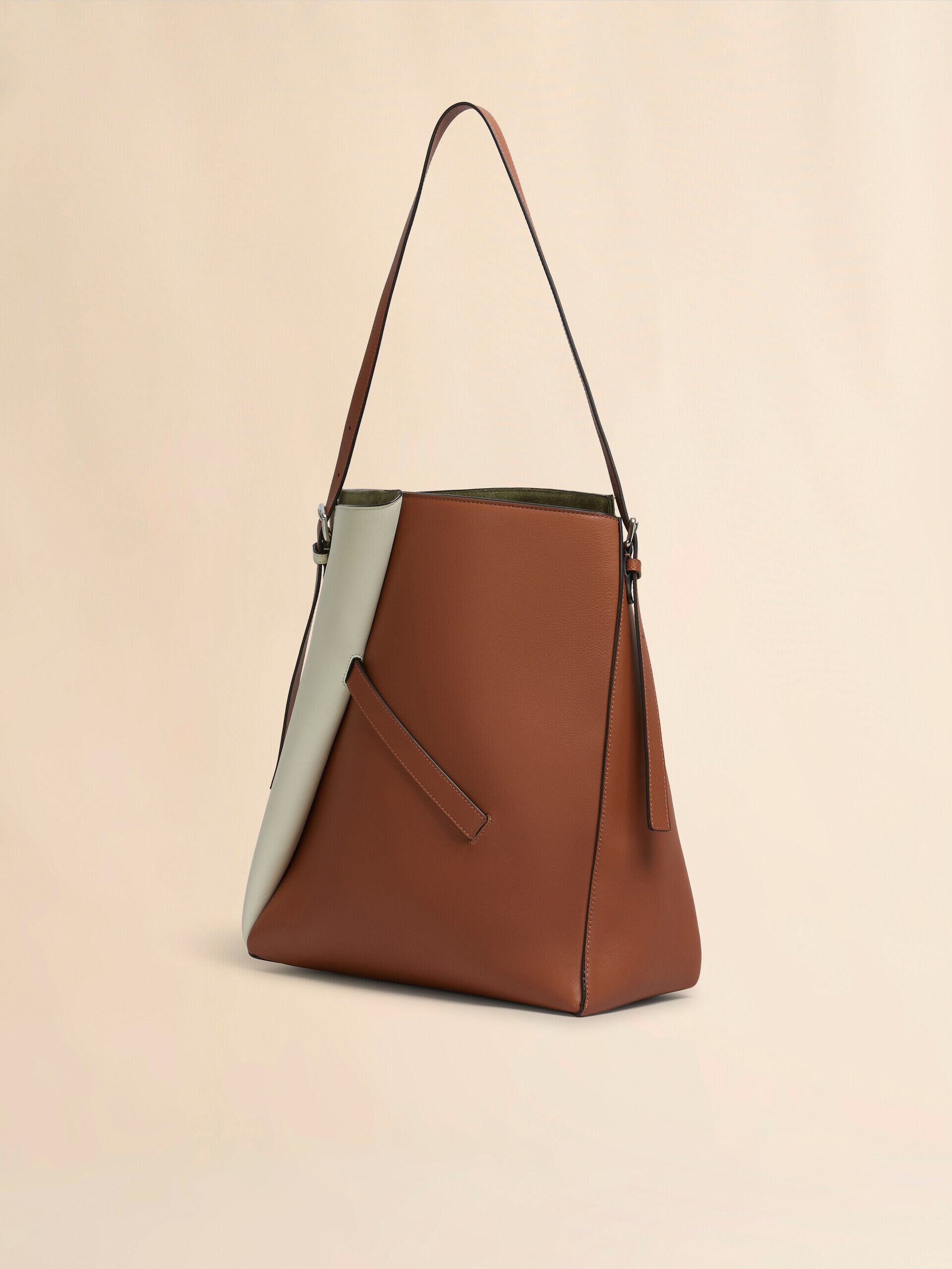【MARNI】ブラック レザー製 Dot スモール ホーボーバッグ Marni Dot Small Hobo Bag, Black – Kick Pleat