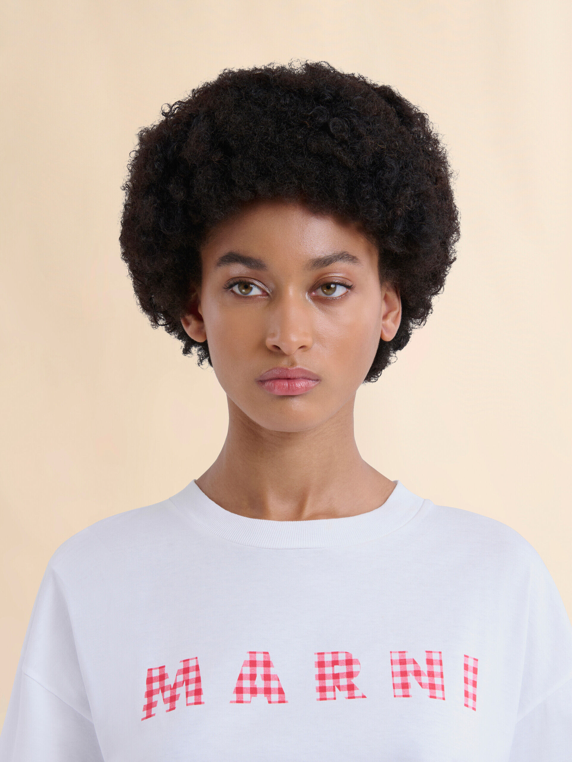 ホワイト ジャージーコットン製Tシャツ、チェックマルニロゴ入り