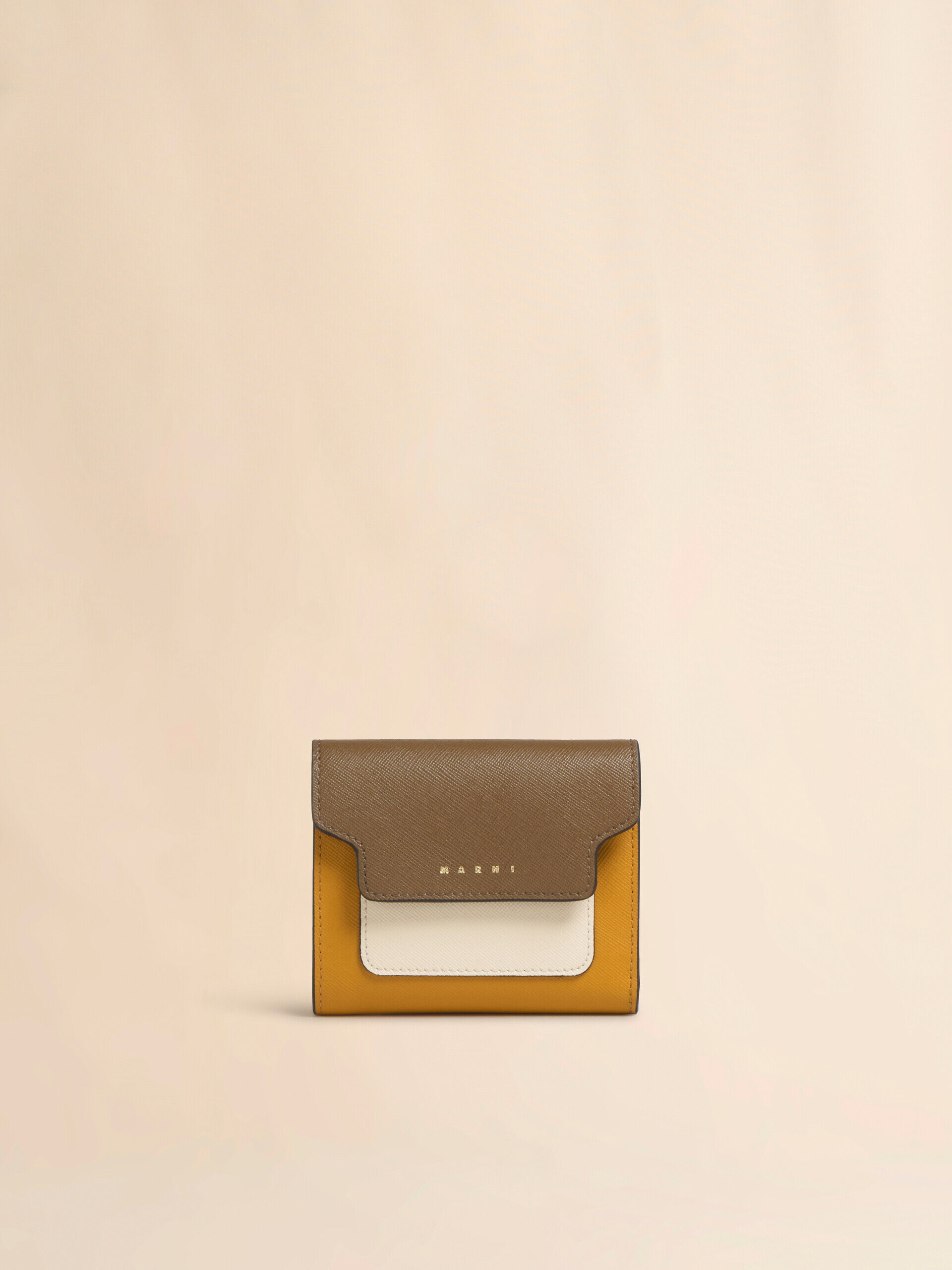 茶フーディ革財布パンツTシャツ紺スニーカーにMARNIマルニバッグ マルニ MARNI 二つ折り財布 PFMOQ09U11 LV520 レディース 財布