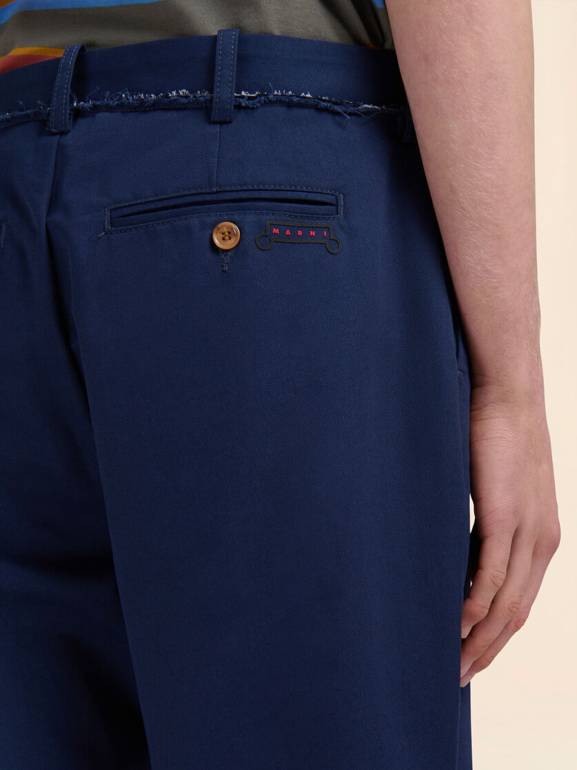 Pantaloni in gabardina organica blu - Pantaloni - Image 4