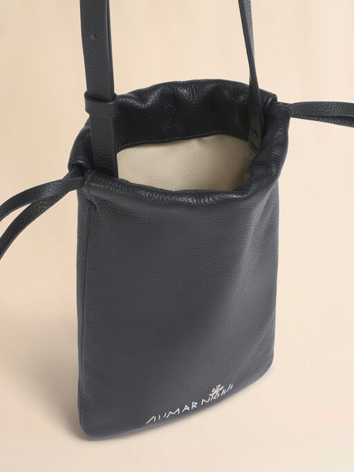 ブラック レザー製ドローストリング付きスマホホルダー、マルニメンディング入り - ウォレット＆レザー小物