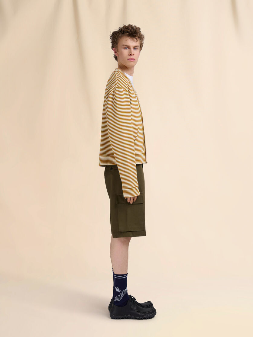 Deep green organic gabardine cargo shorts - Pants - Image 5