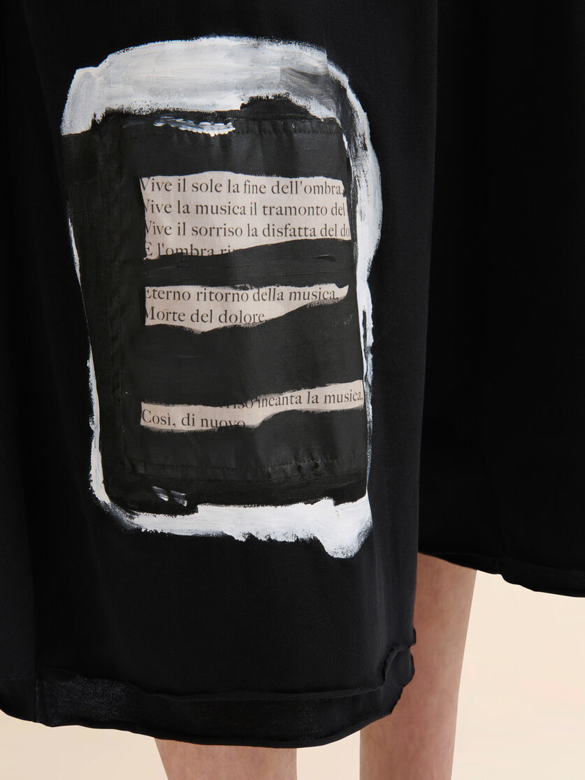 Black cotton 3/4 trousers with printed quotes - Pants - Image 4