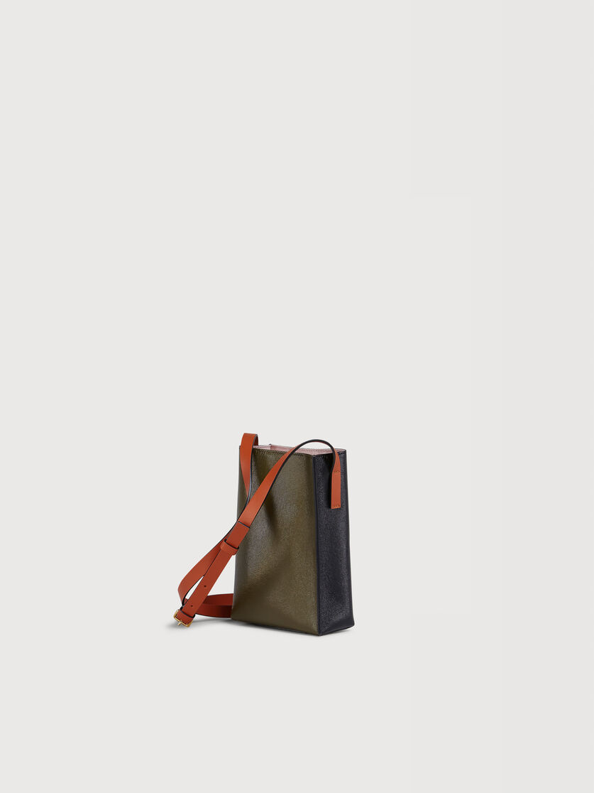 Museo Soft Bag Nano in pelle verde e nera, Image 2