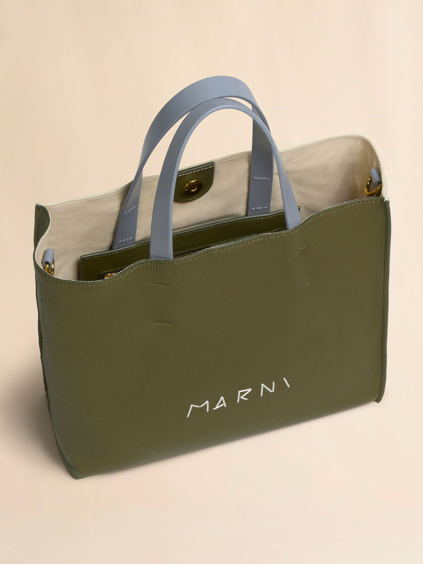 Tote Bag Museo Soft aus hellrosa und beigefarbenem Leder mit Marni Symbol Stickerei - Shopper - Image 4