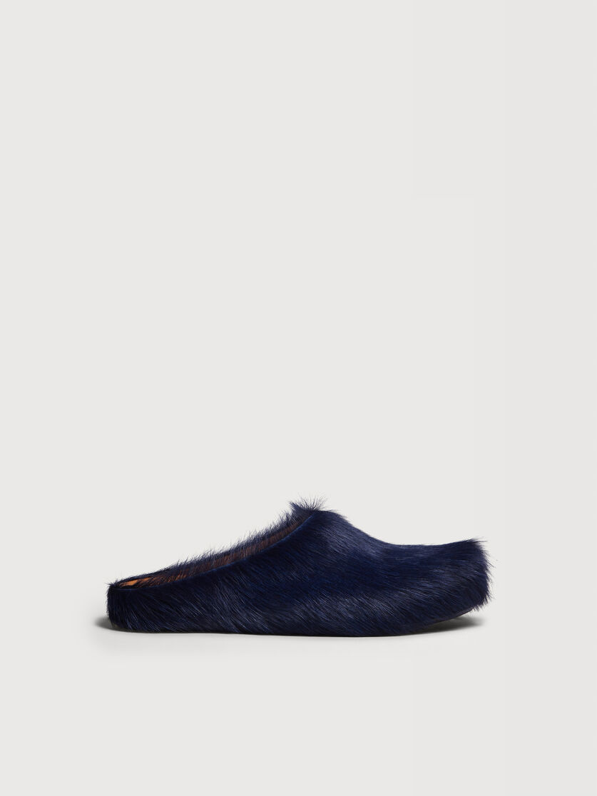Deep blue long haircalfskin Fussbett sabot, Image 1