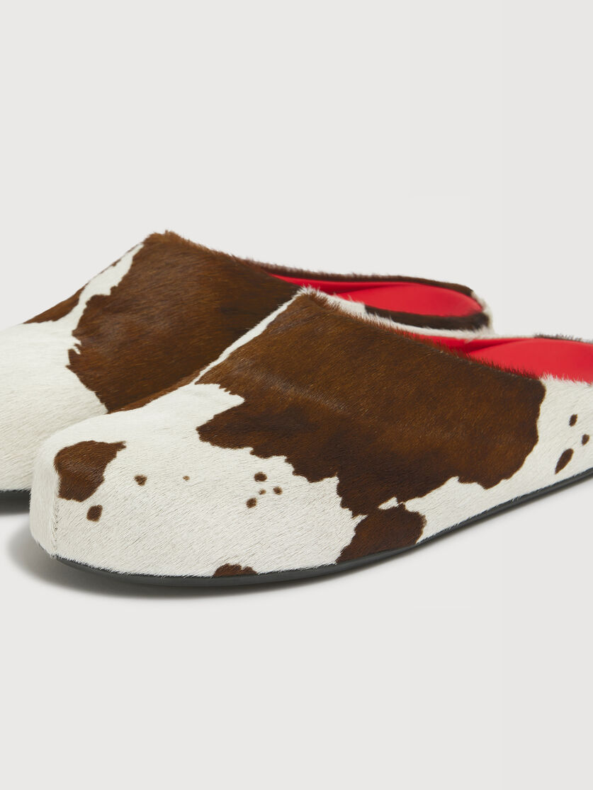 White and brown cow-print ponyhair Fussbett sabot, Image 5