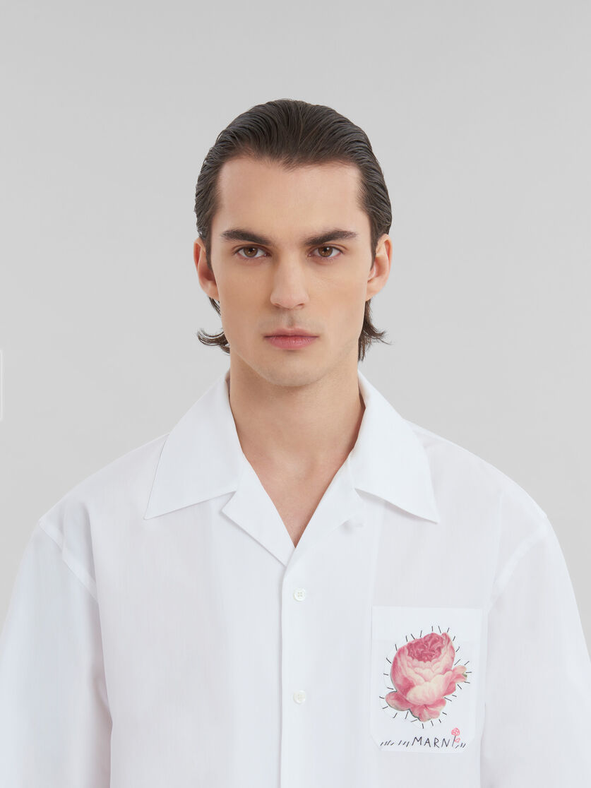 White organic poplin bowling shirt with flower patch - Shirts - Image 4