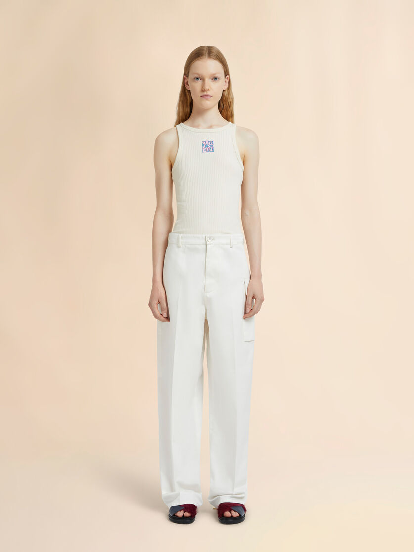 White gabardine trousers with cargo pocket, Image 2