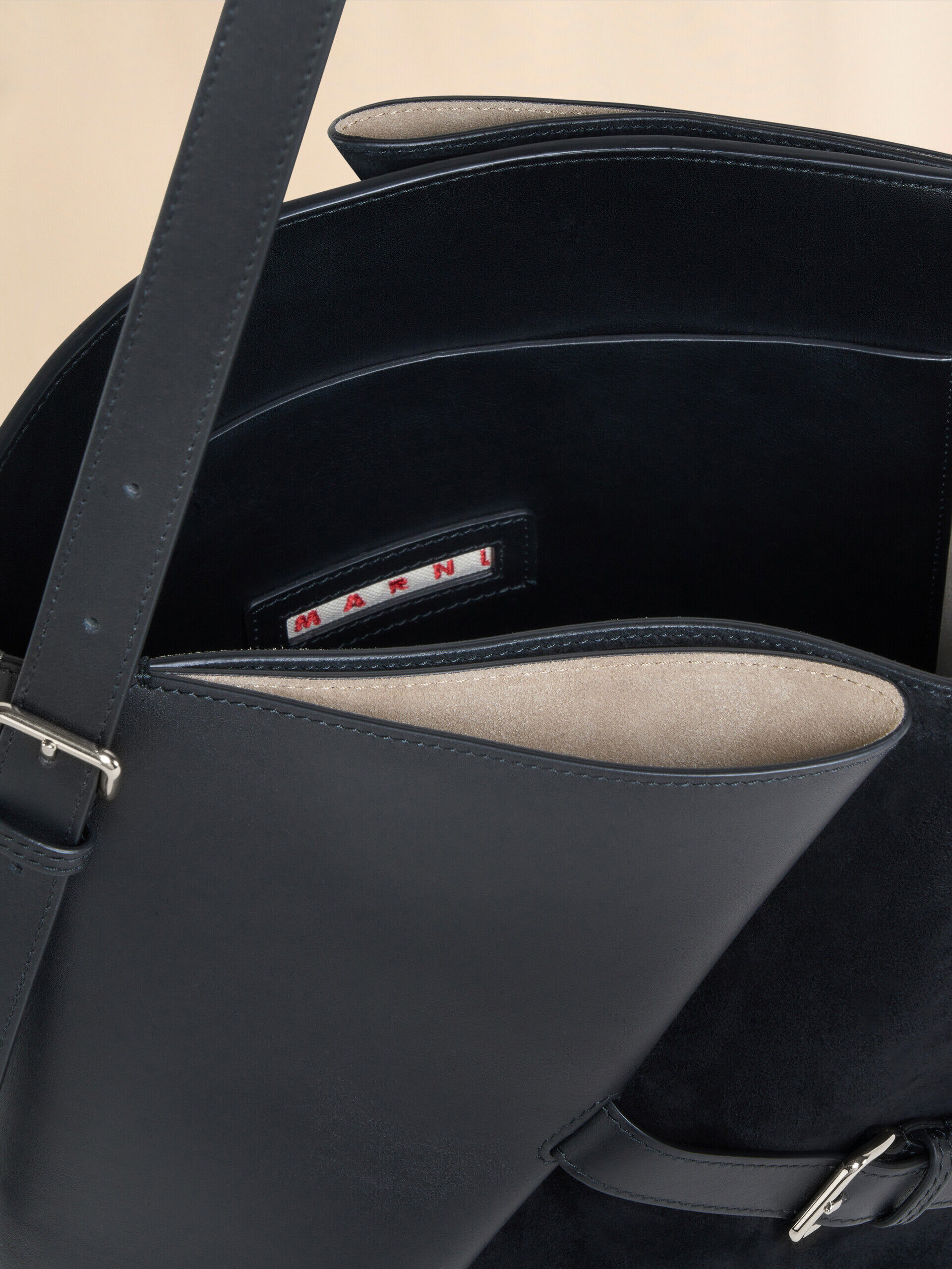【返品送料無料】 レザー＆スエード製 ブラック Reverse Marni | ホーボーバッグ バッグ