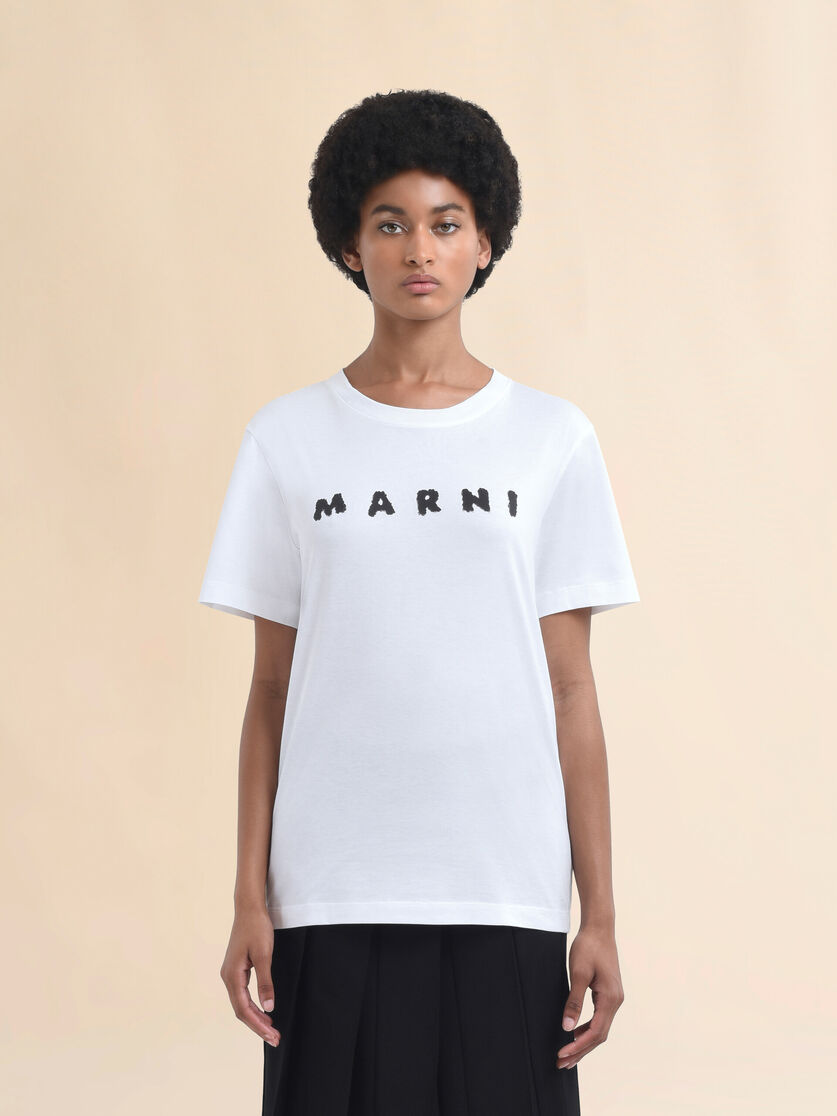 ホワイト ジャージーTシャツ、マルニスクリブルロゴ入り | Marni