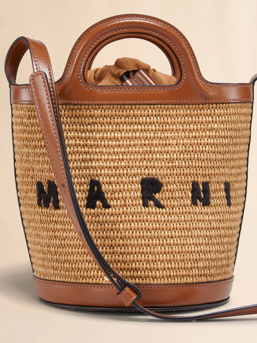 Tropicalia Bag a secchiello piccola in pelle marrone e tessuto effetto rafia - Borse a spalla - Image 3