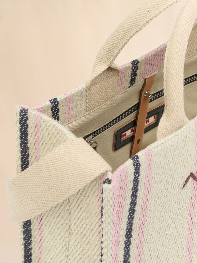 Petit sac fourre-tout en tissu effet raphia beige à rayures rose et bleu - Sacs cabas - Image 3