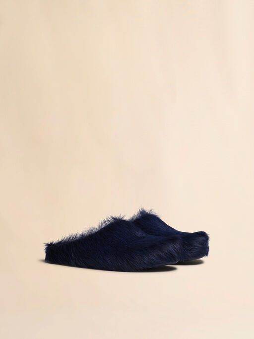 Deep blue long haircalfskin Fussbett sabot - Clogs