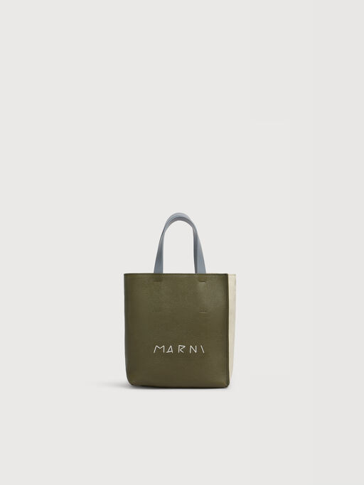 Bolso Museo mini de piel verde oscuro, crema y marr&oacute;n azul con bordado Marni Mending - Bolsos shopper