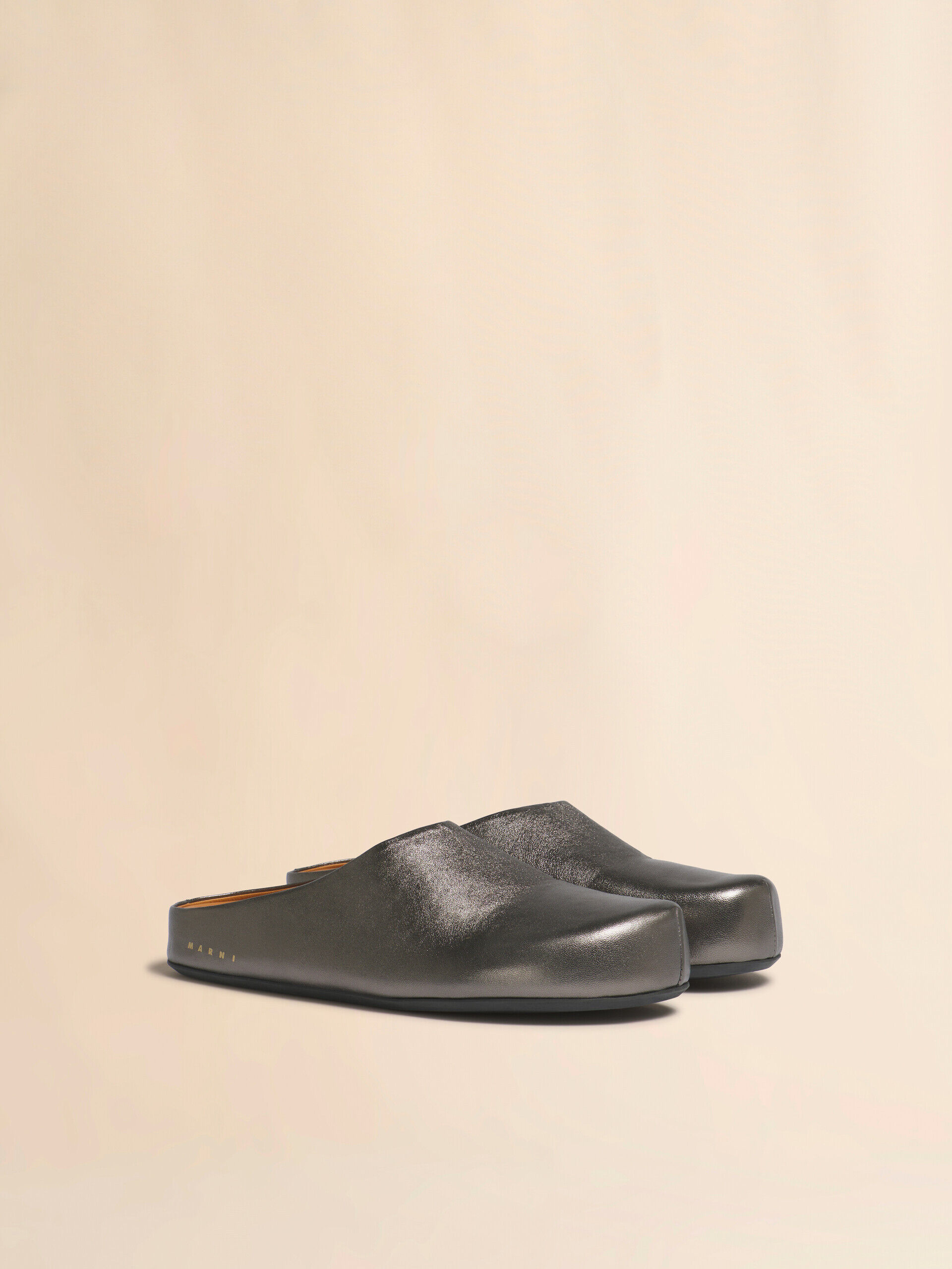 Dark silver leather Fussbett sabot | Marni