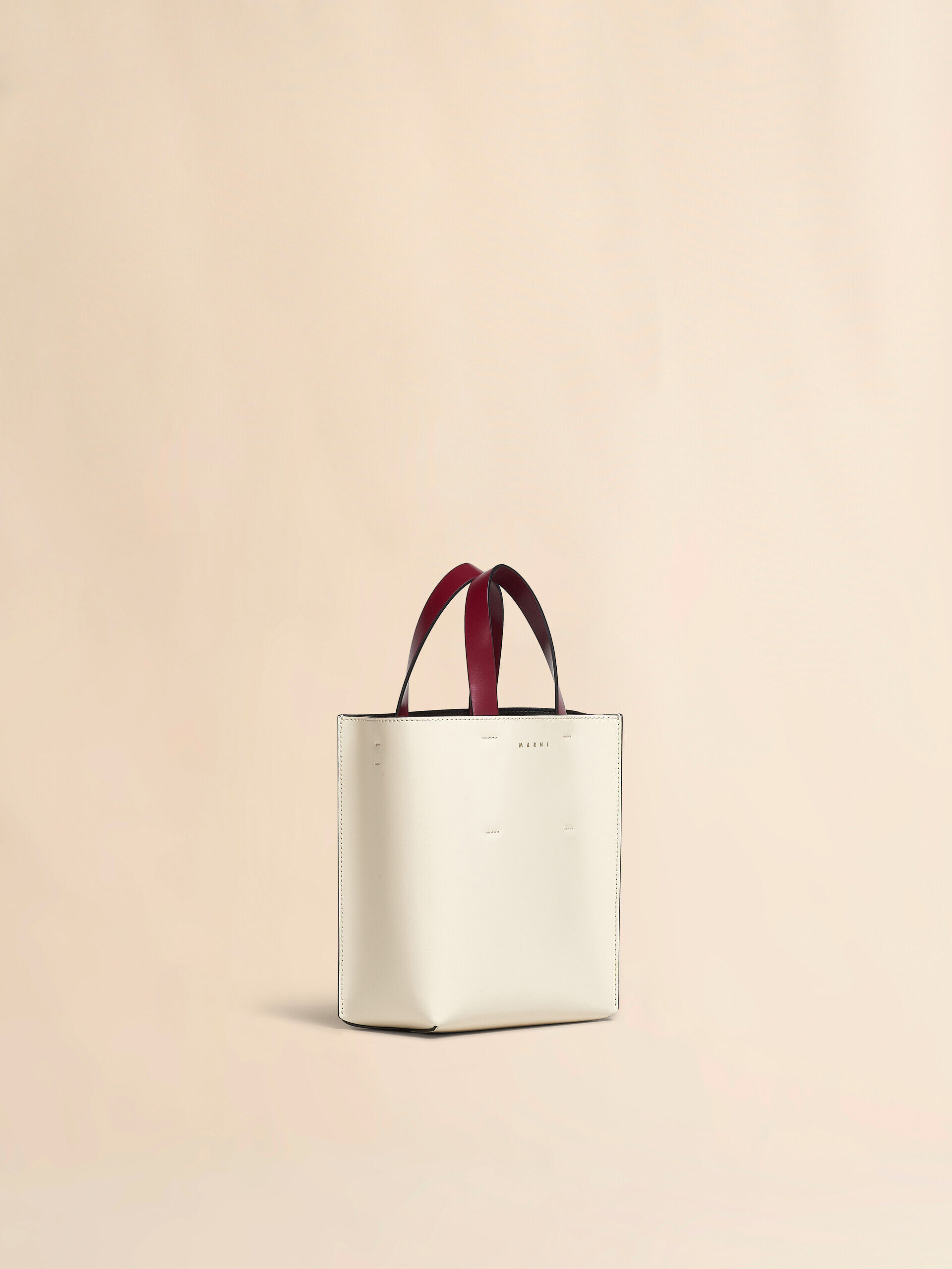 MARNI カゴバッグ　モスグリーン　ショッピングバッグ　緑　オレンジ 編み込み MARNI カゴバッグ モスグリーン ショッピングバッグ 緑 オレンジ