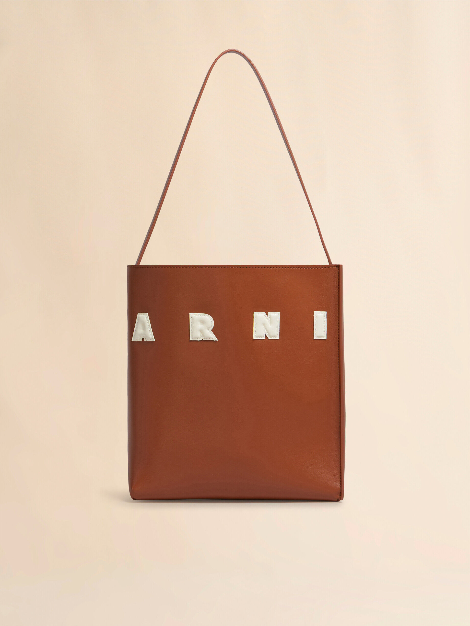 【関税込】 MARNI マルニ レザー MUSEO スモール ホーボーバッグ MARNI - パッチ付き レザー製 Museo スモールホーボーバッグ