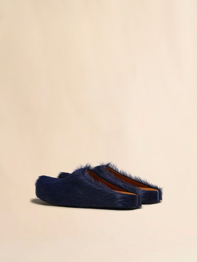 Deep blue long haircalfskin Fussbett sabot, Image 3