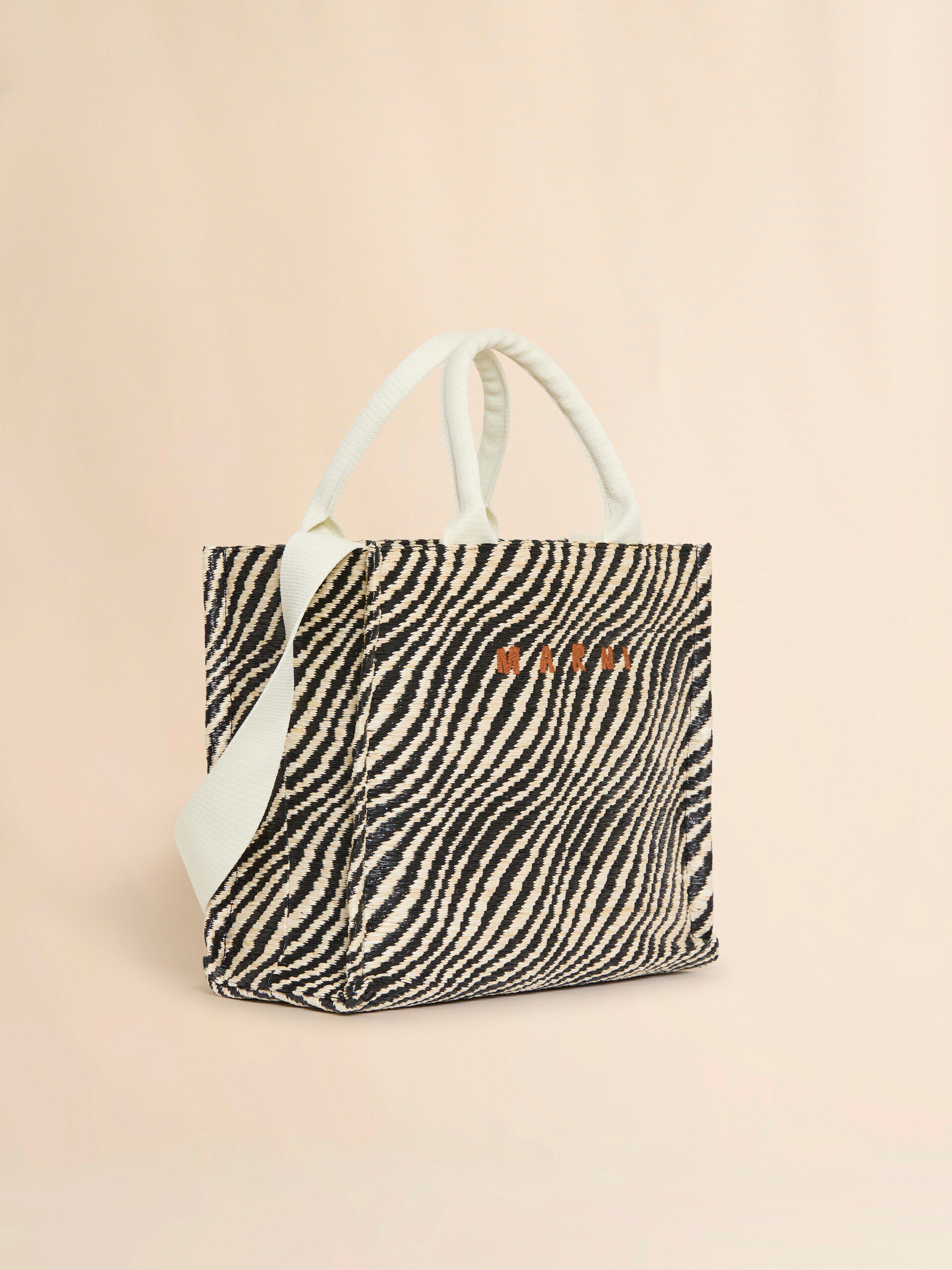ブラック 波模様のラフィアエフェクト スモールトートバッグ | Marni