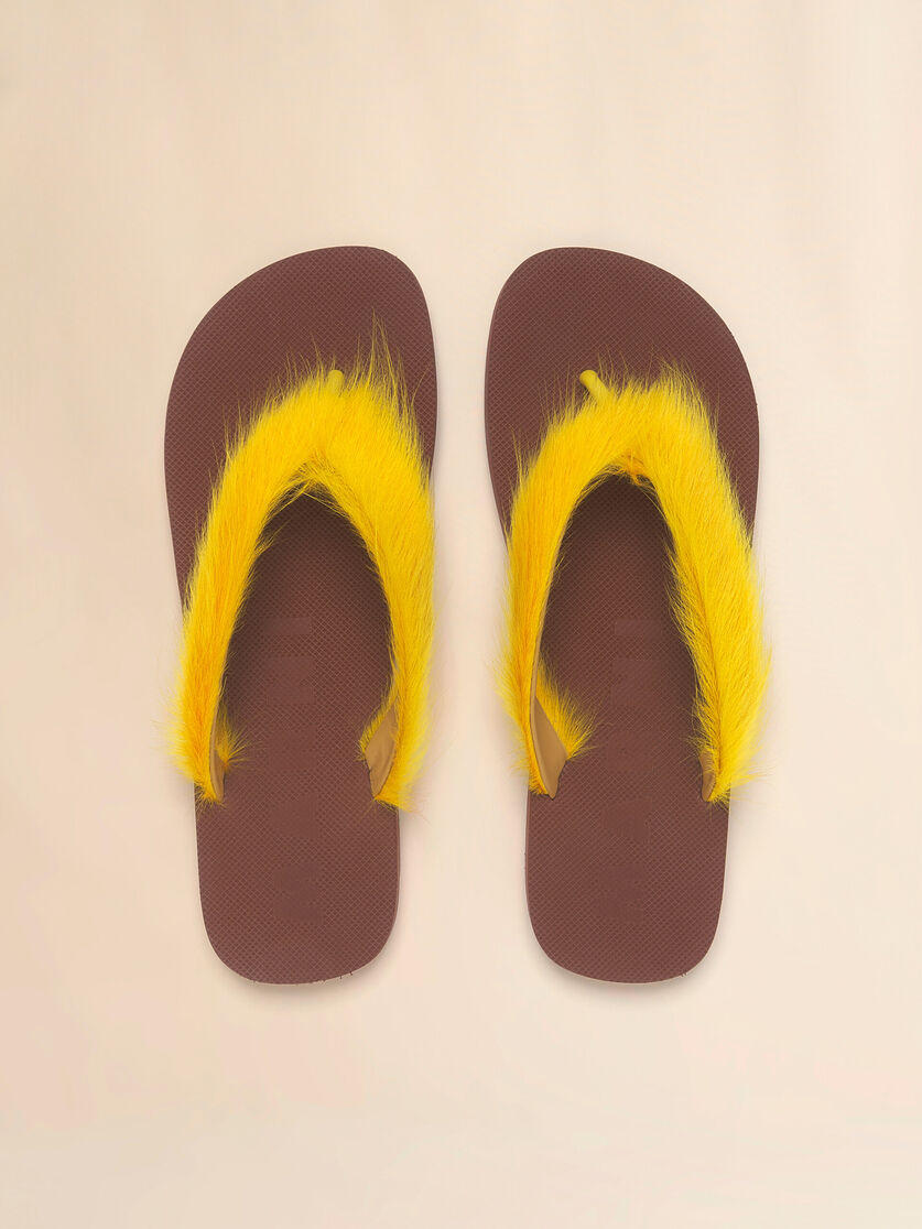 Brown and yellow ponyhair flip-flop, Image 4