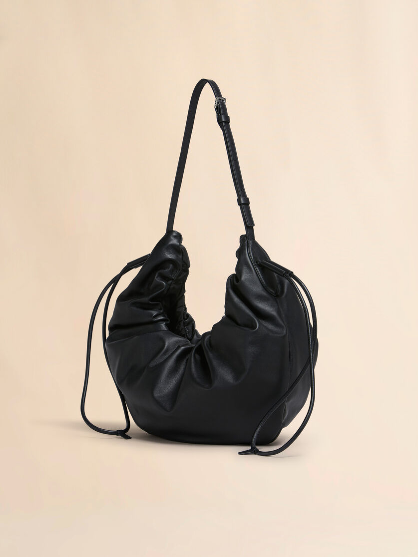 Taubenfarbene kleine Hobo-Tasche Scrunchie aus Leder - Schultertaschen - Image 3