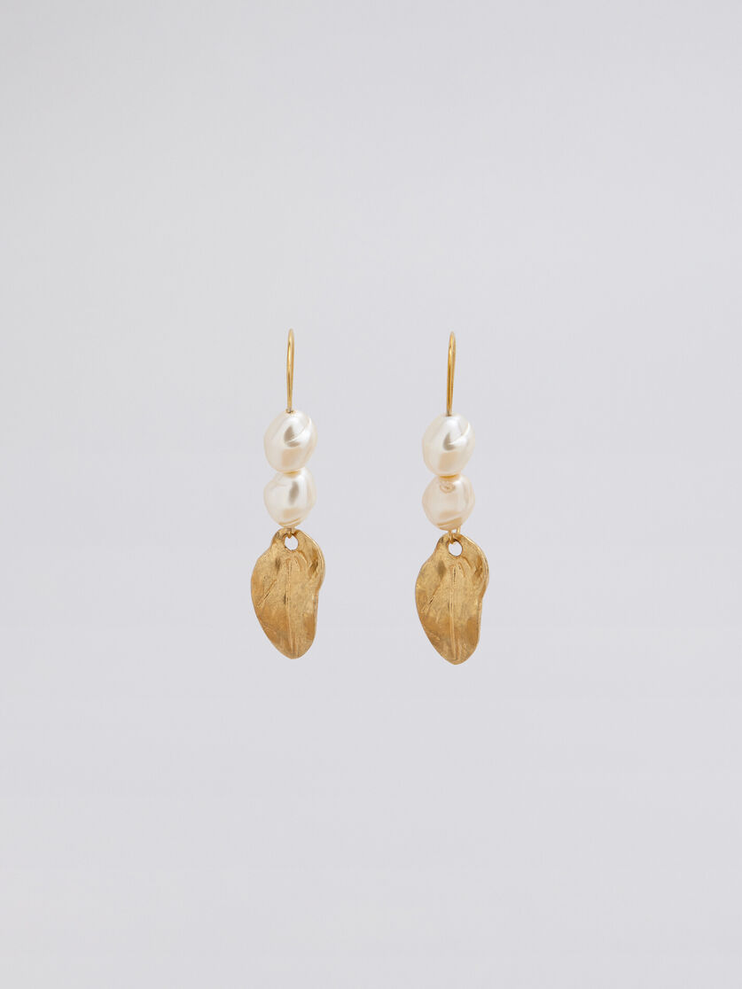 NATURE leverback earrings in gold-tone metal with pearls and leaf - Earrings - Image 1