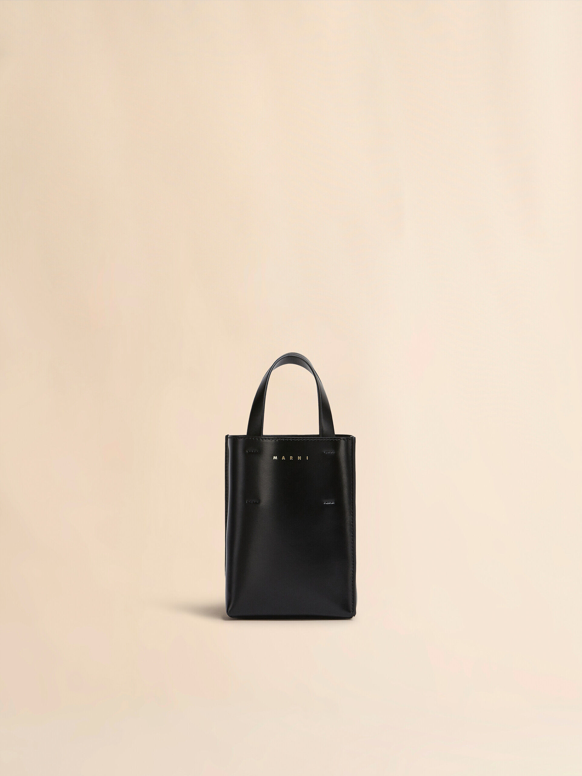 ブラック レザーMUSEOナノバッグ | Marni