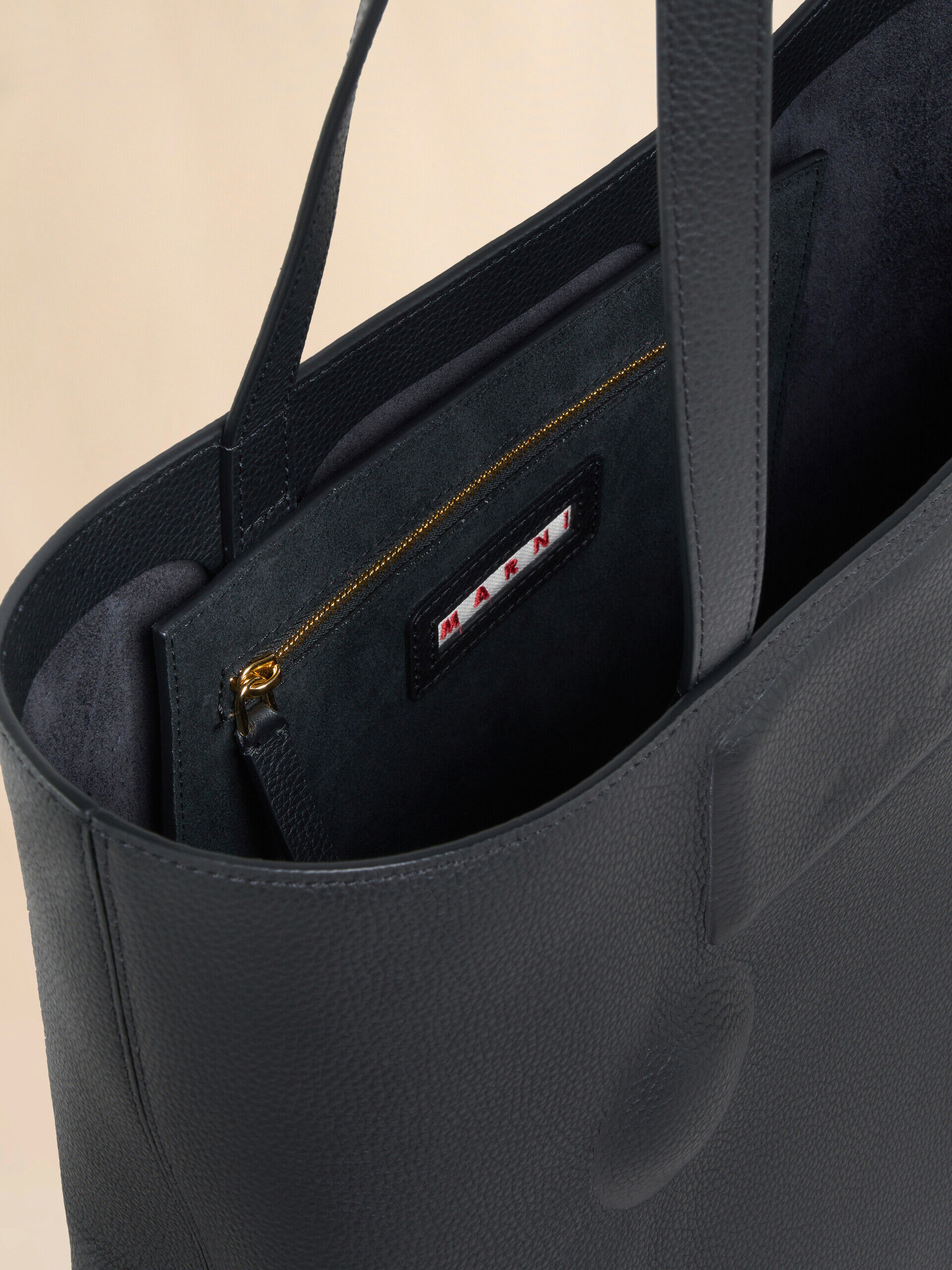 ブラック レザー製 Trunkaroo エンボスミディアムバッグ | Marni