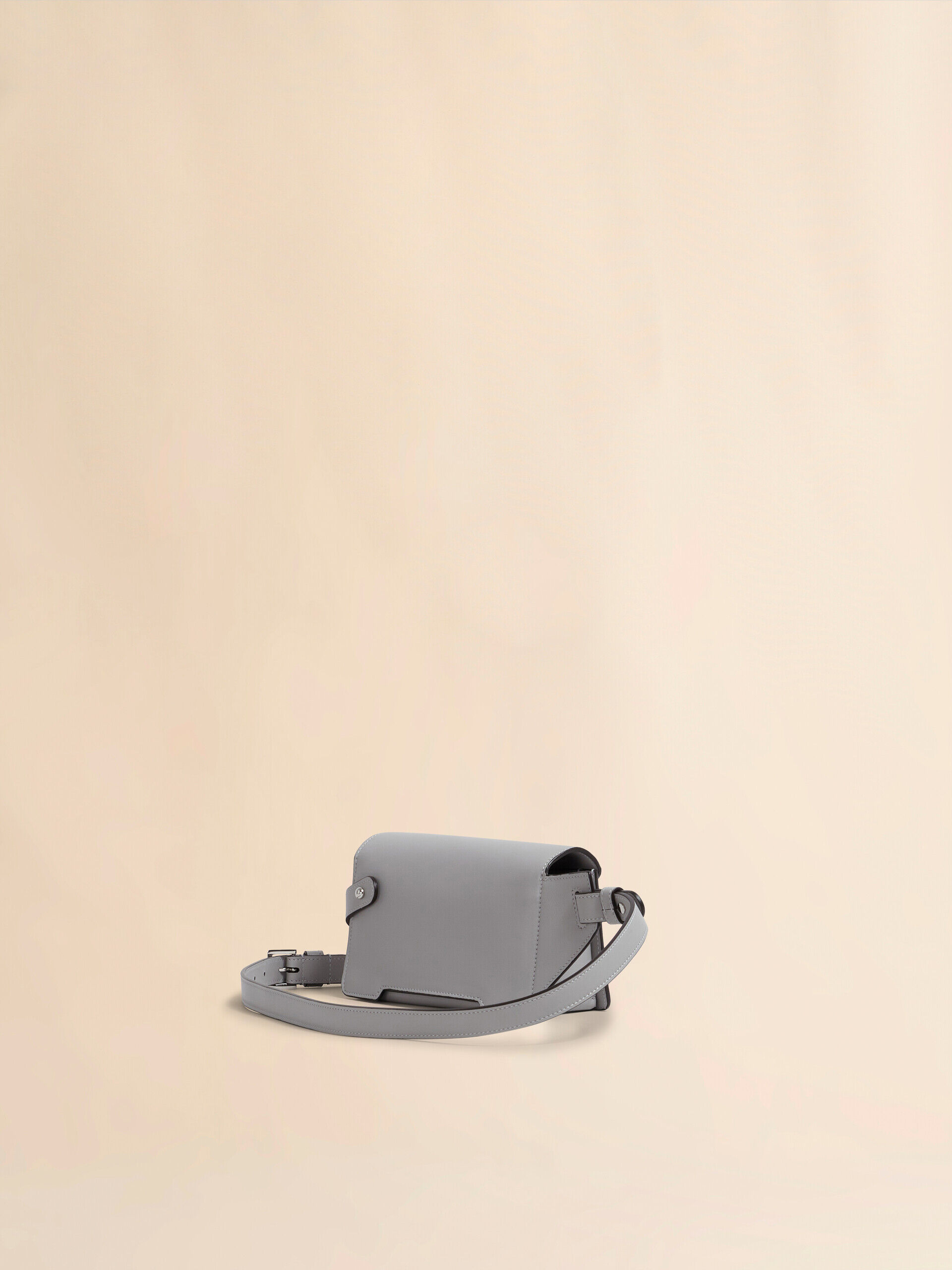 （US発）BCBG MAXAZRIA ミニクロスボディボディバッグ US発）BCBG MAXAZRIA ミニクロスボディボディバッグ (BCBG