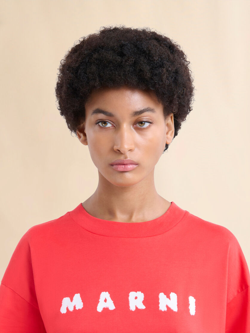 レッド ボクシーTシャツ、マルニスクリブルロゴ入り - Tシャツ - Image 4